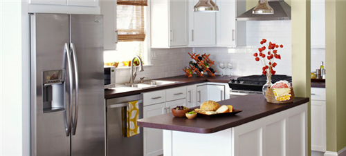 冰箱擺放在廚房