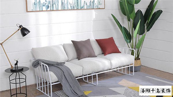 洛陽裝修公司哪家好又便宜？北歐風(fēng)沙發(fā)搭配技巧