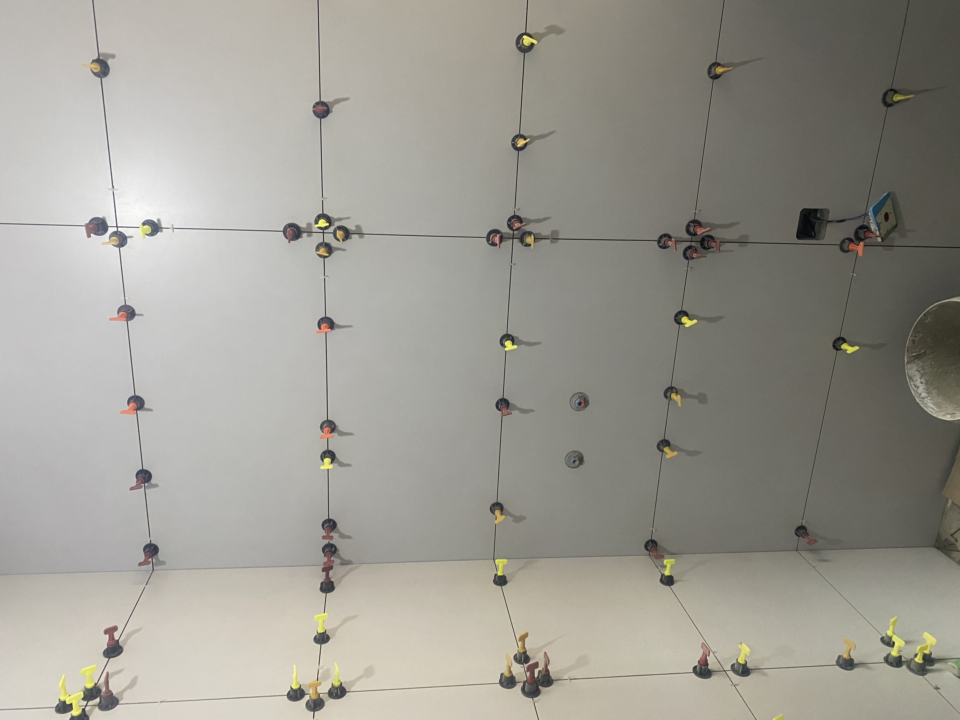 洛陽裝修瓦工施工現(xiàn)場(chǎng)